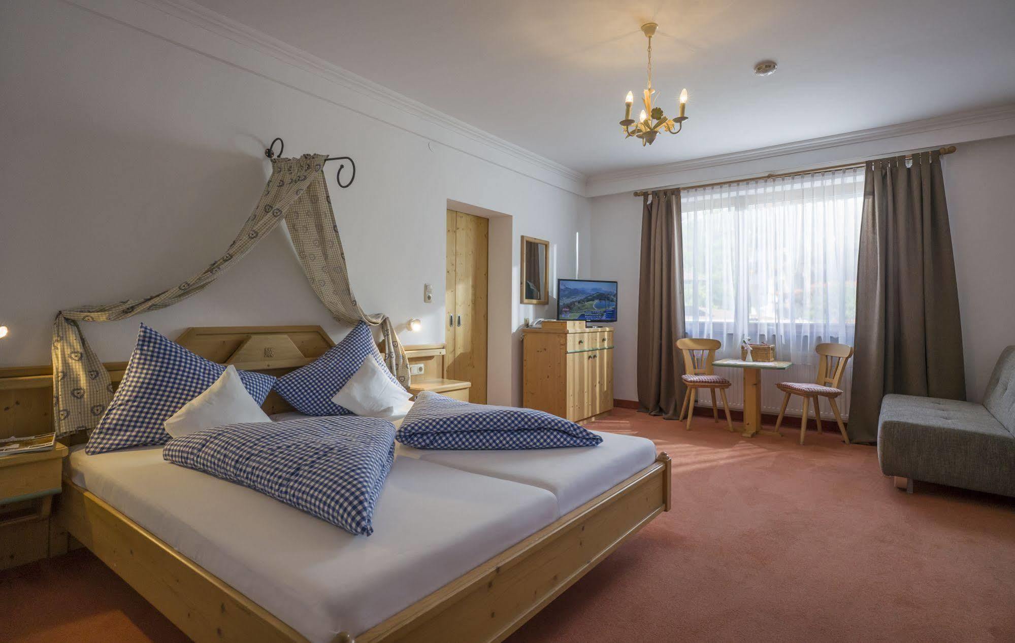 Bed & Breakfast Flora - Kleine Gartenhotel